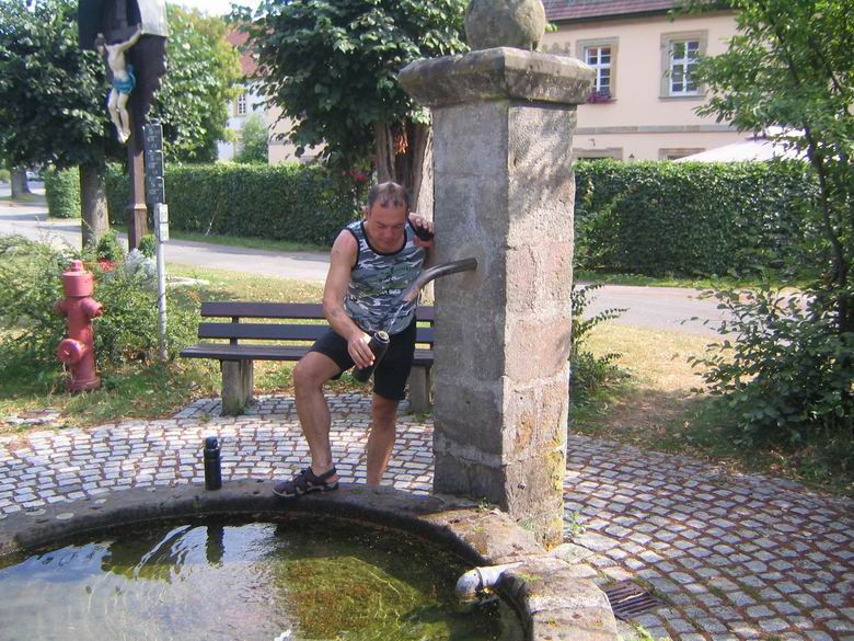 Dorfbrunnen in Franken mit Trinkwasser